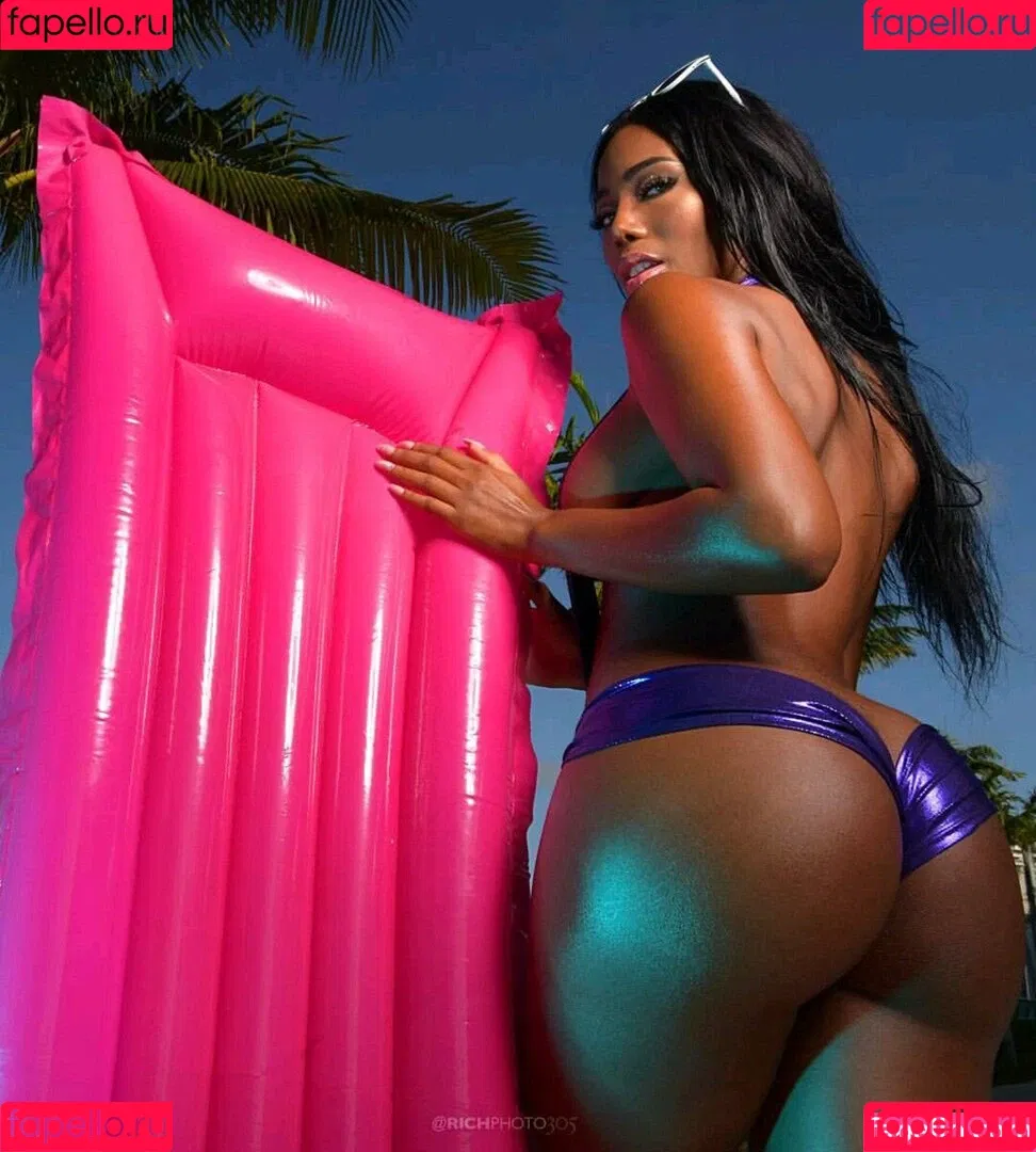 Monifa Jansen Onlyfans Photo Gallery 