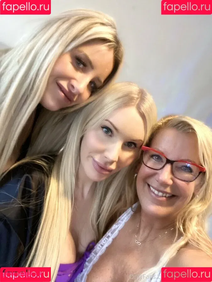 ashleygoldca Onlyfans Photo Gallery 