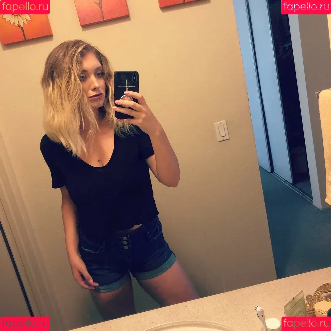 emilyrainey Onlyfans Photo Gallery 