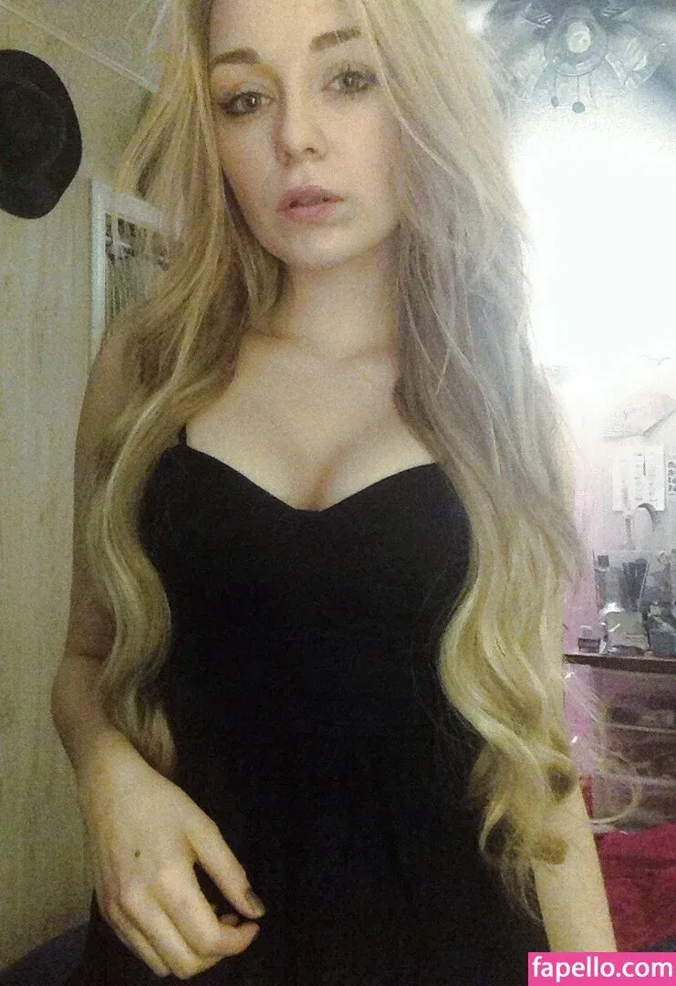 Elyse Summer Onlyfans Photo Gallery 