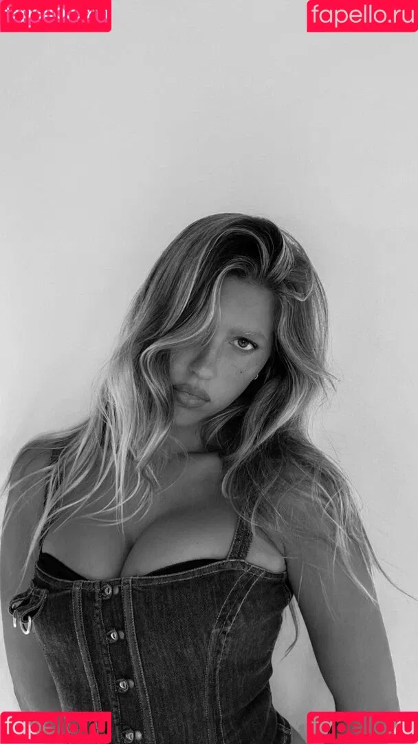 Kara Del Toro Onlyfans Photo Gallery 
