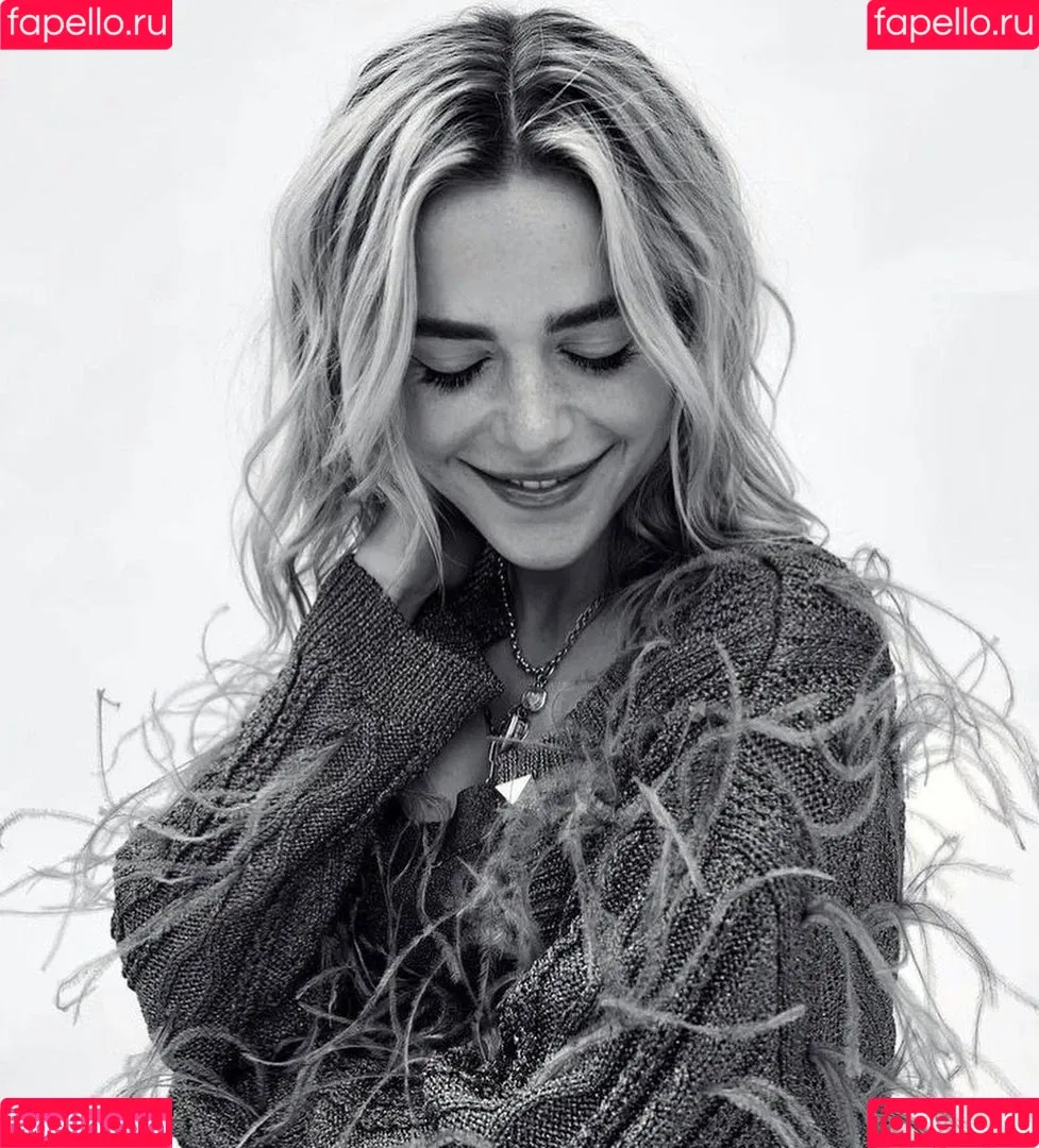 Kiernan Shipka Onlyfans Photo Gallery 