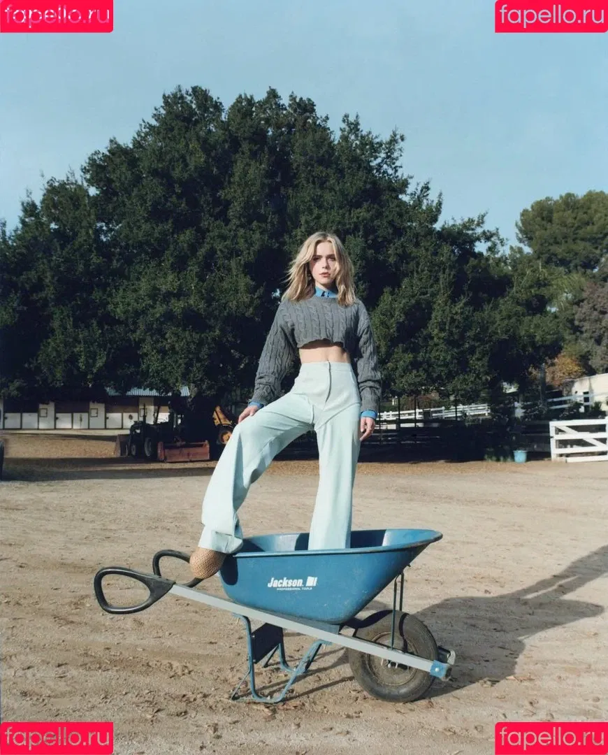 Kiernan Shipka Onlyfans Photo Gallery 