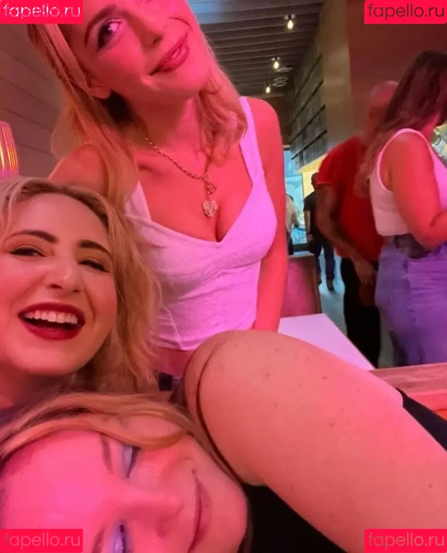 Kiernan Shipka Onlyfans Photo Gallery 