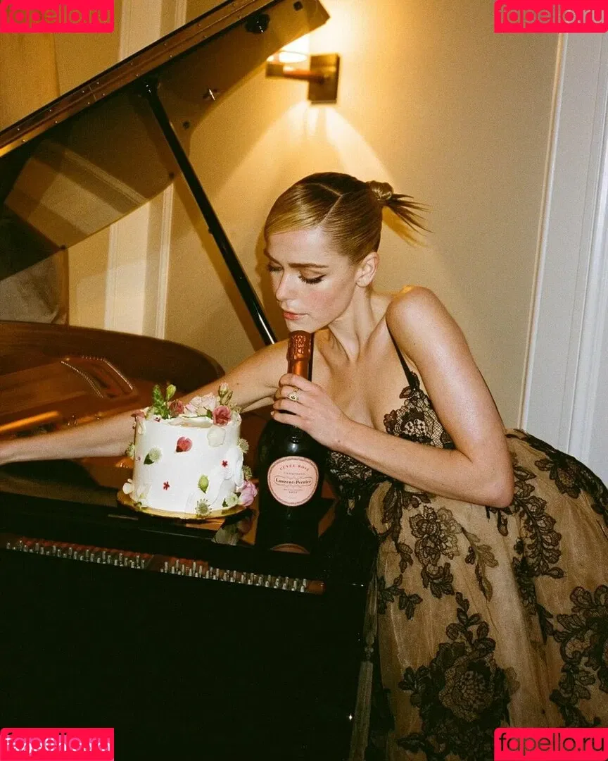 Kiernan Shipka Onlyfans Photo Gallery 