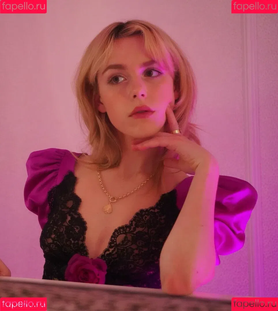 Kiernan Shipka Onlyfans Photo Gallery 