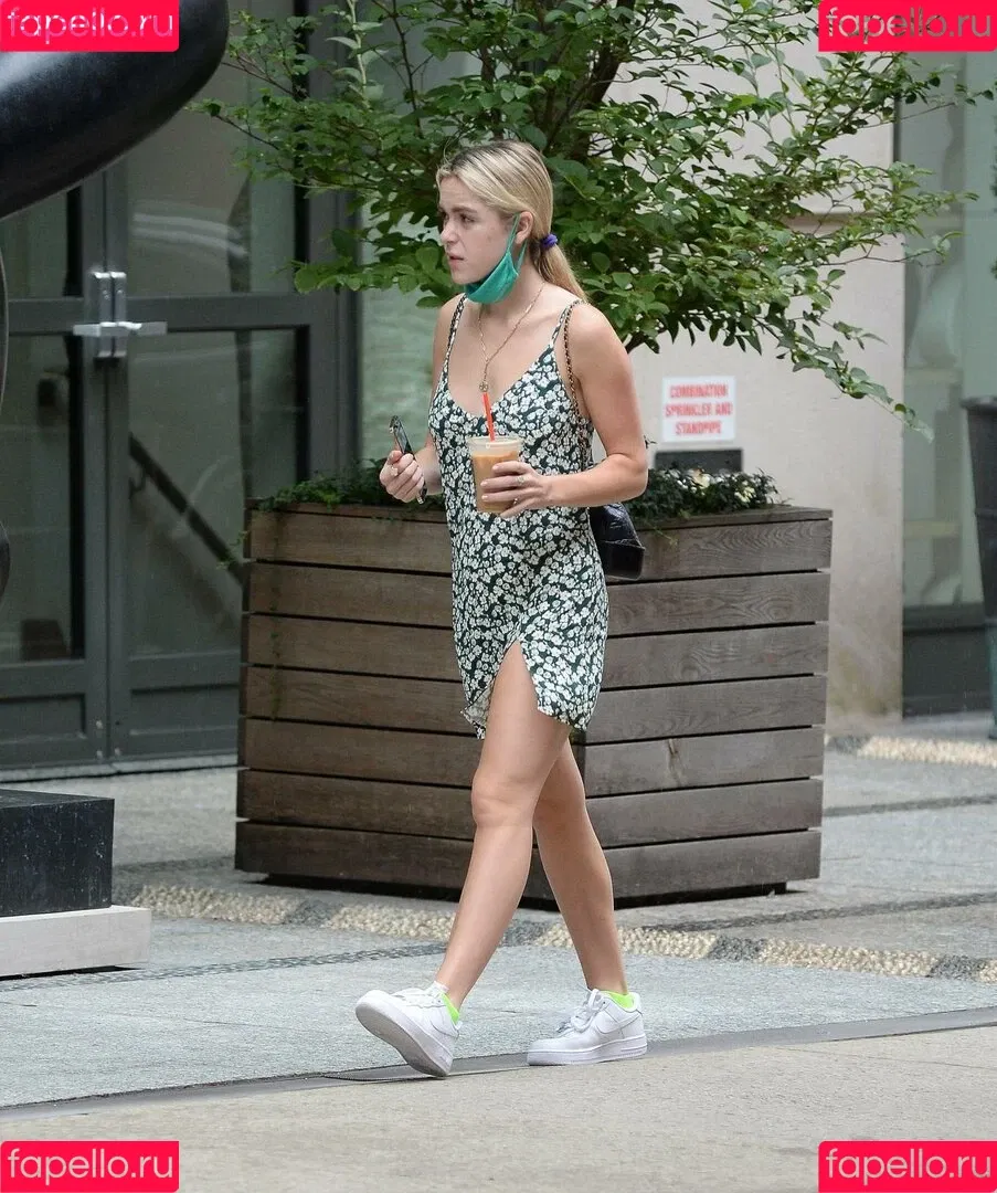 Kiernan Shipka Onlyfans Photo Gallery 