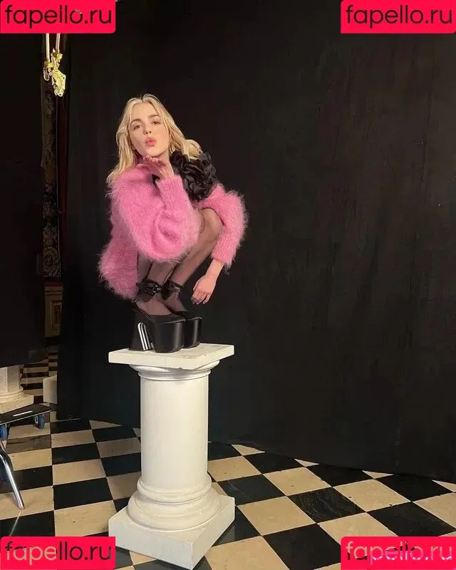 Kiernan Shipka Onlyfans Photo Gallery 