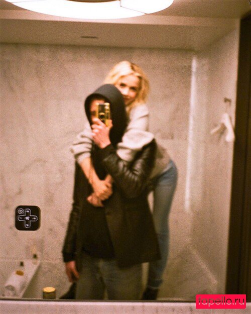 Kiernan Shipka Nude Onlyfans Photo 38