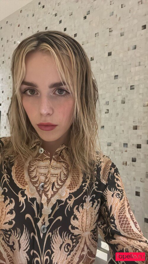 Kiernan Shipka Nude Onlyfans Photo 30