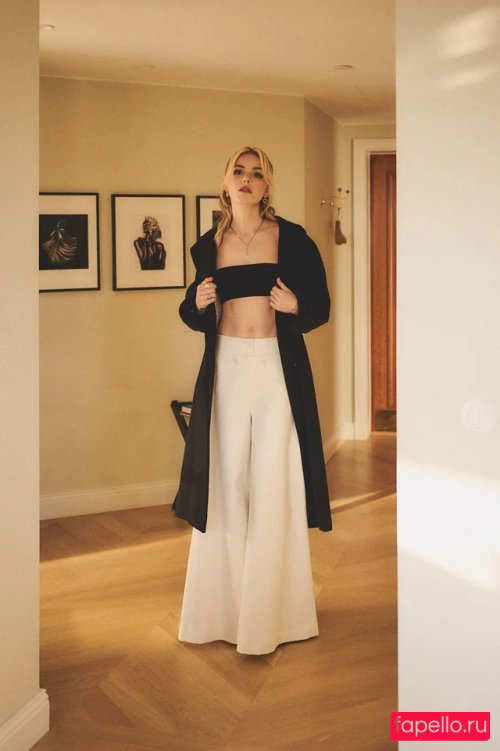 Kiernan Shipka Nude Onlyfans Photo 14