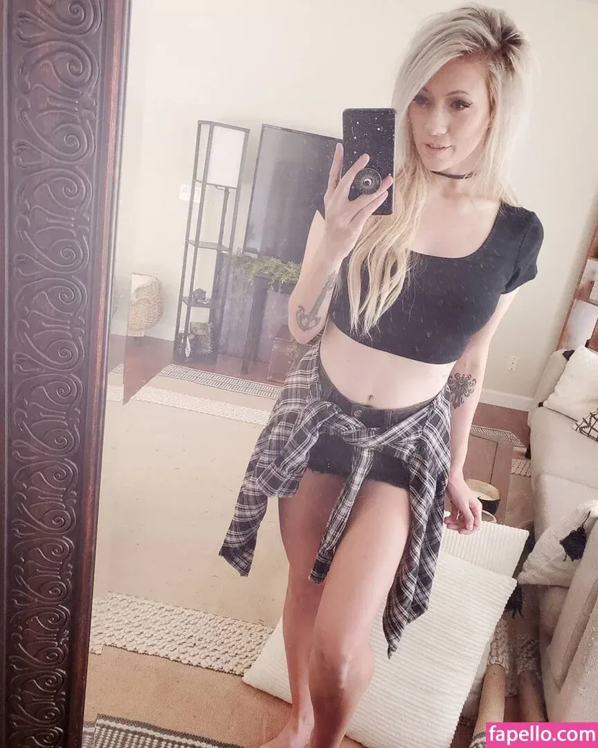 Lindsay Elyse Onlyfans Photo Gallery 