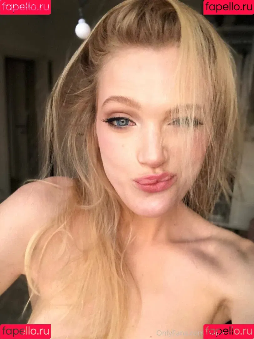elara_moonq Onlyfans Photo Gallery 