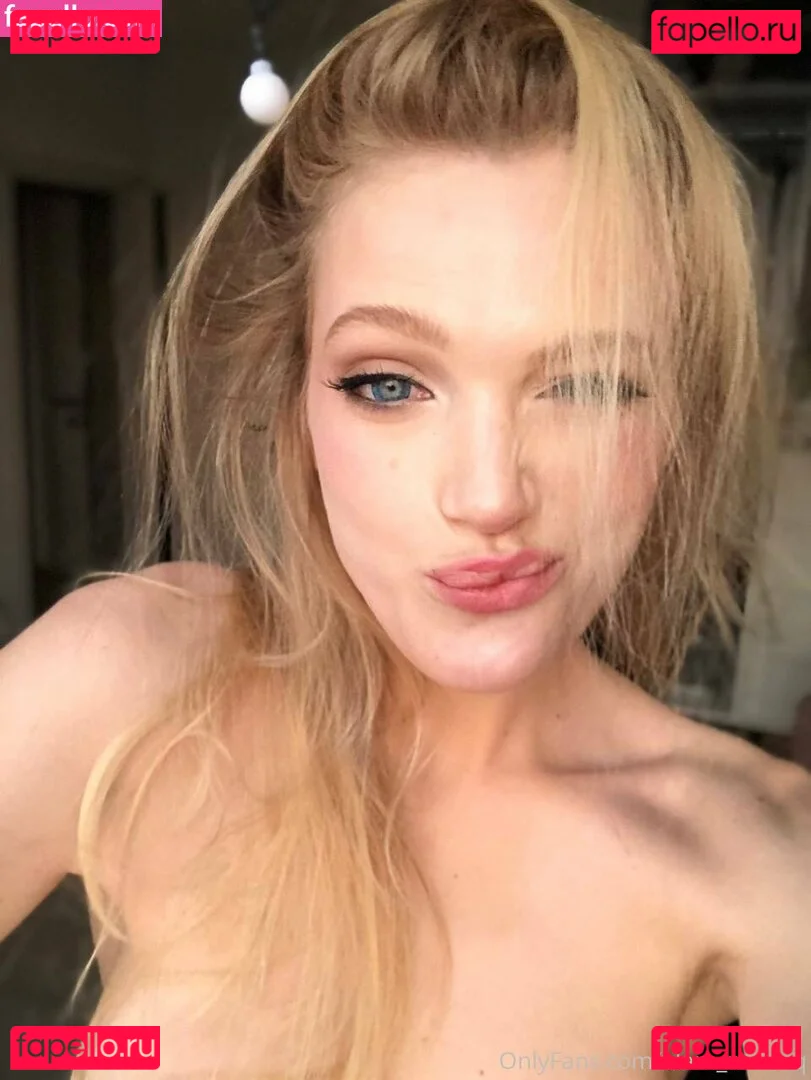 elara_moonq Onlyfans Photo Gallery 