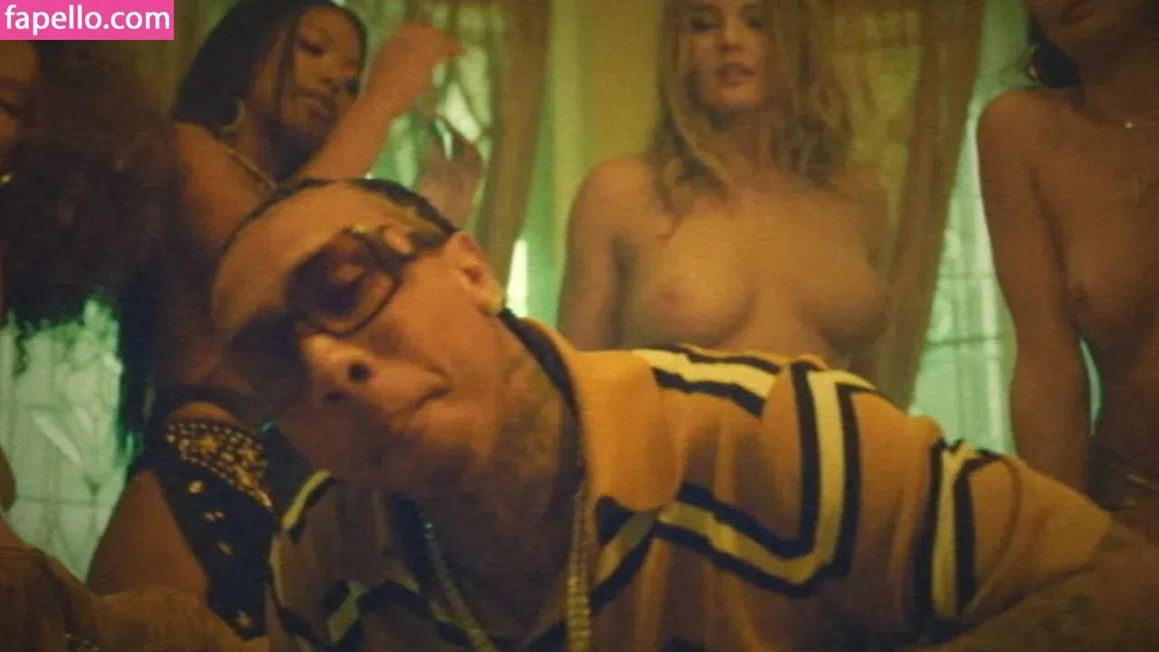 Mia Melano Onlyfans Photo Gallery 