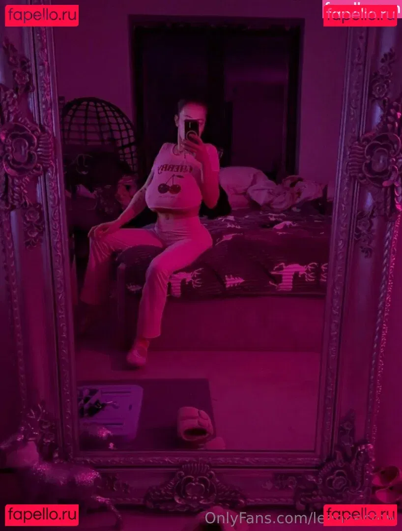 leannecrow Onlyfans Photo Gallery 