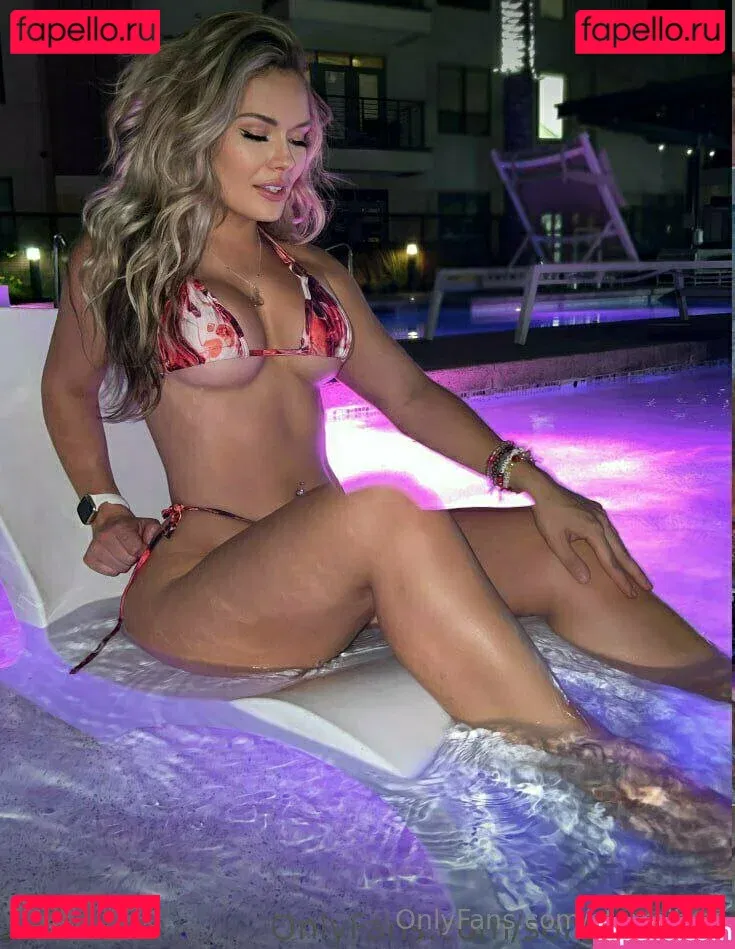 stormibee Onlyfans Photo Gallery 