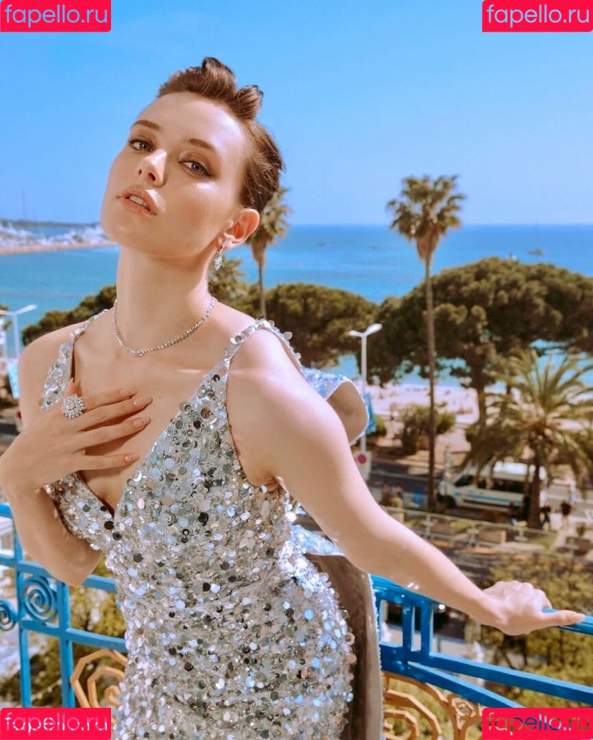 Katherine Langford Nude Onlyfans Photo 19