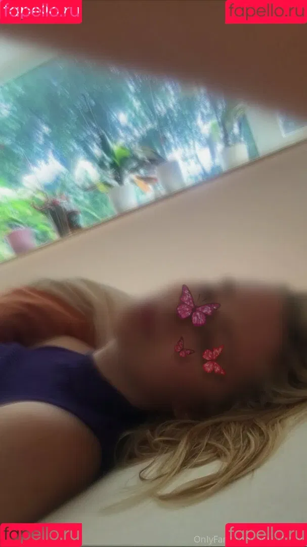 emis18now Onlyfans Photo Gallery 