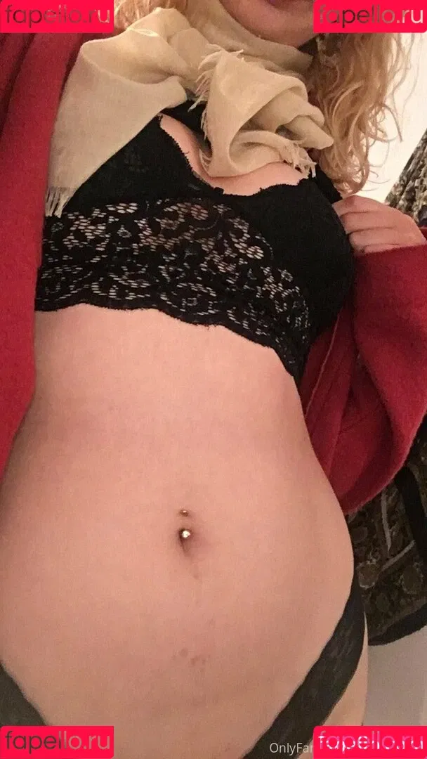 emis18now Onlyfans Photo Gallery 