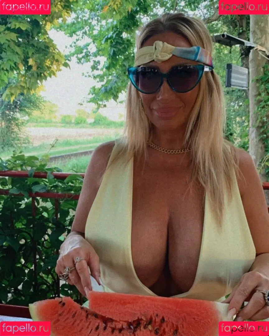Mara Traversi Onlyfans Photo Gallery 