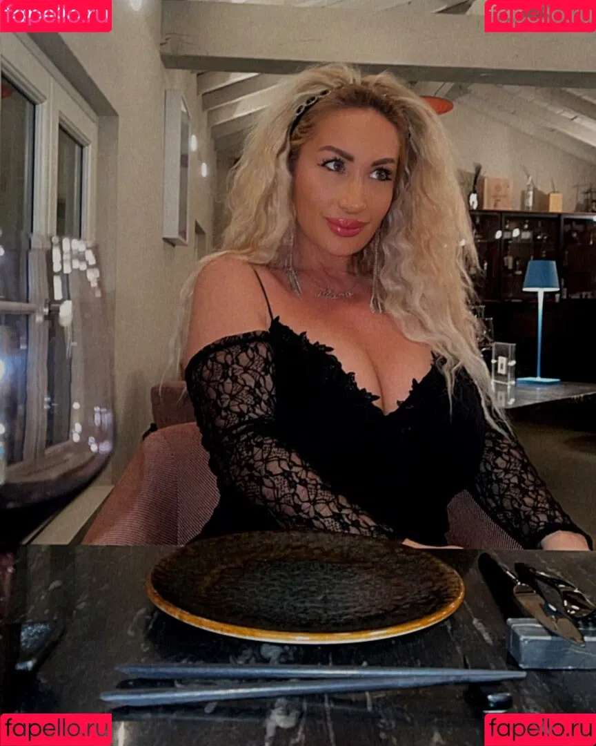 Mara Traversi Onlyfans Photo Gallery 