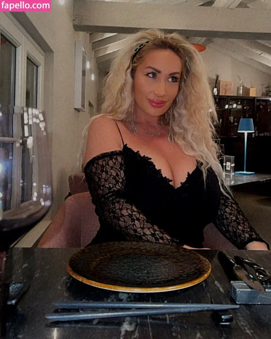 Mara Traversi Onlyfans Photo Gallery 