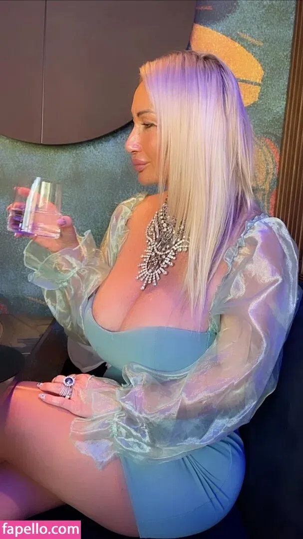 Mara Traversi Onlyfans Photo Gallery 