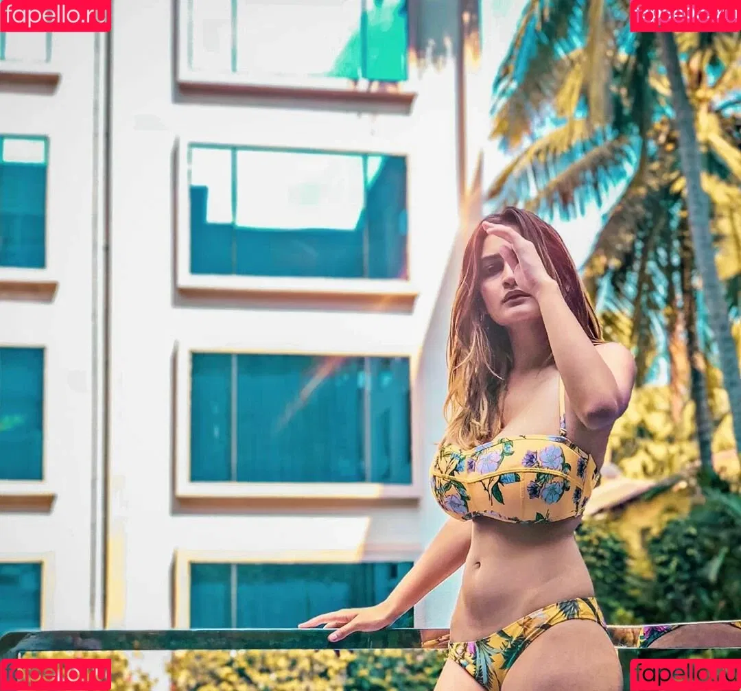 Sonali Malhotra Onlyfans Photo Gallery 