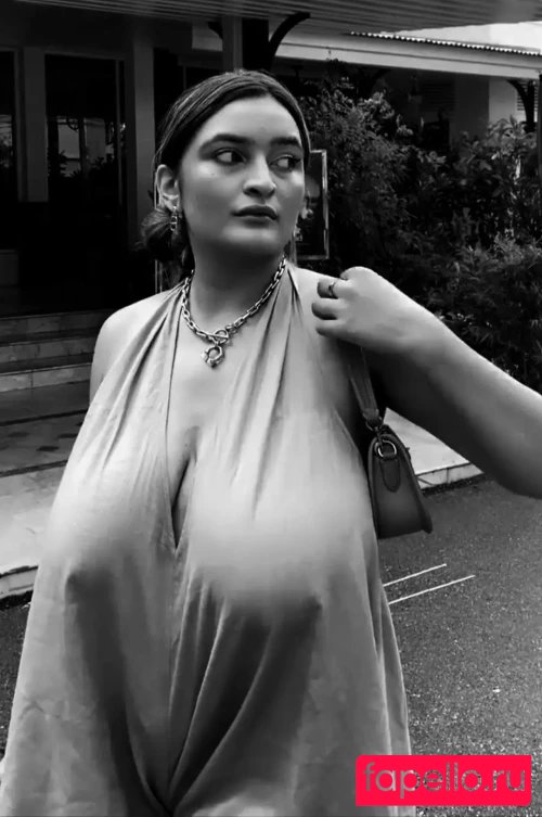 Sonali Malhotra Nude Onlyfans Photo 32