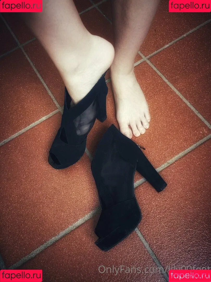 lily00feet Onlyfans Photo Gallery 