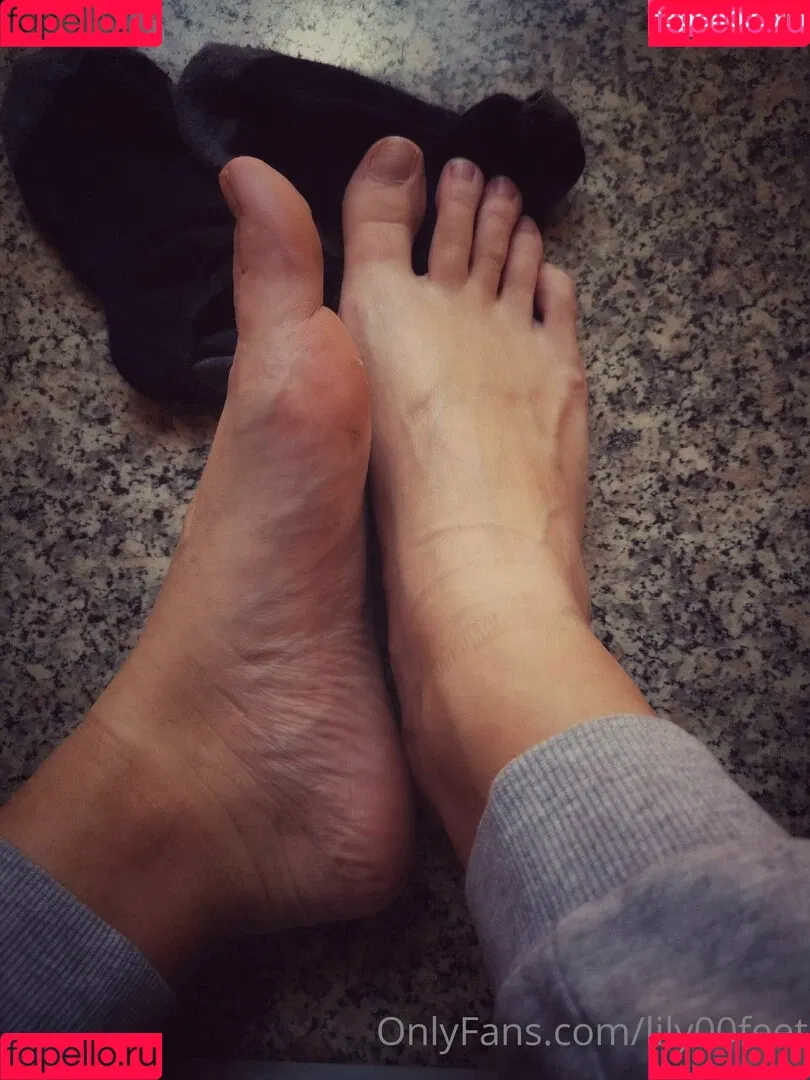 lily00feet Onlyfans Photo Gallery 