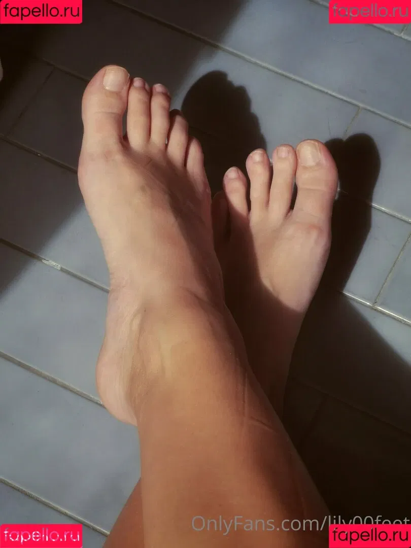 lily00feet Onlyfans Photo Gallery 