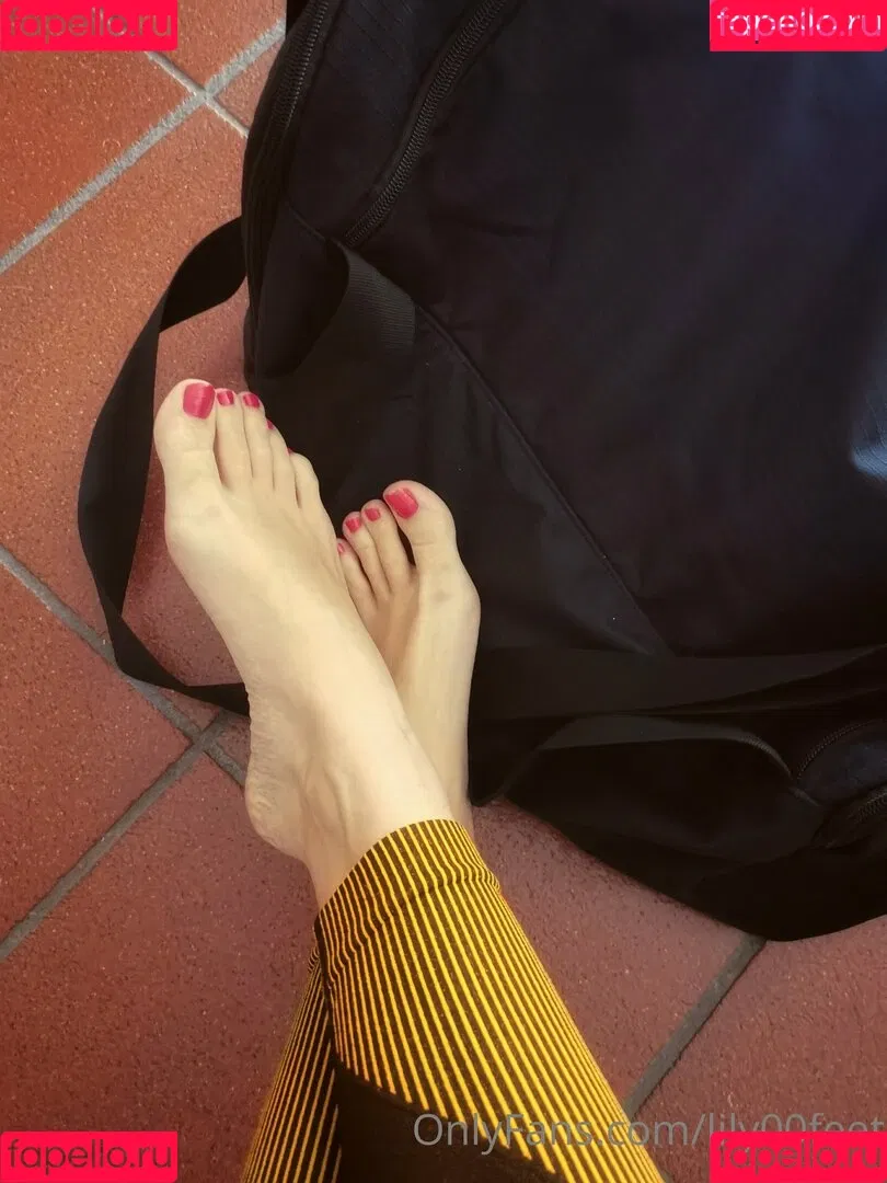 lily00feet Onlyfans Photo Gallery 