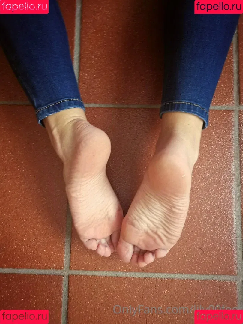 lily00feet Onlyfans Photo Gallery 