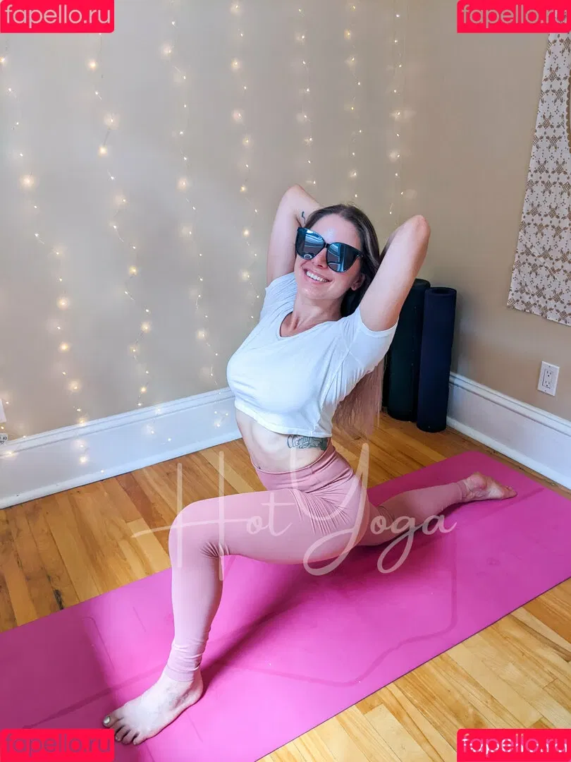 hot-yoga Onlyfans Photo Gallery 