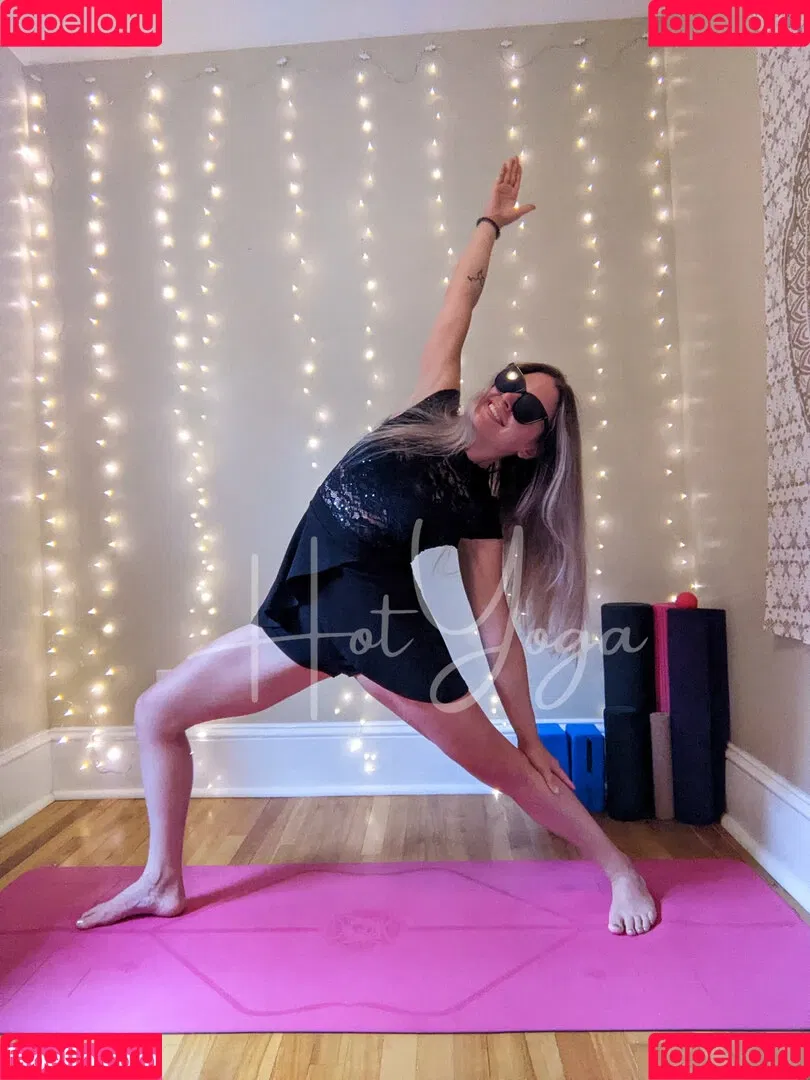 hot-yoga Onlyfans Photo Gallery 