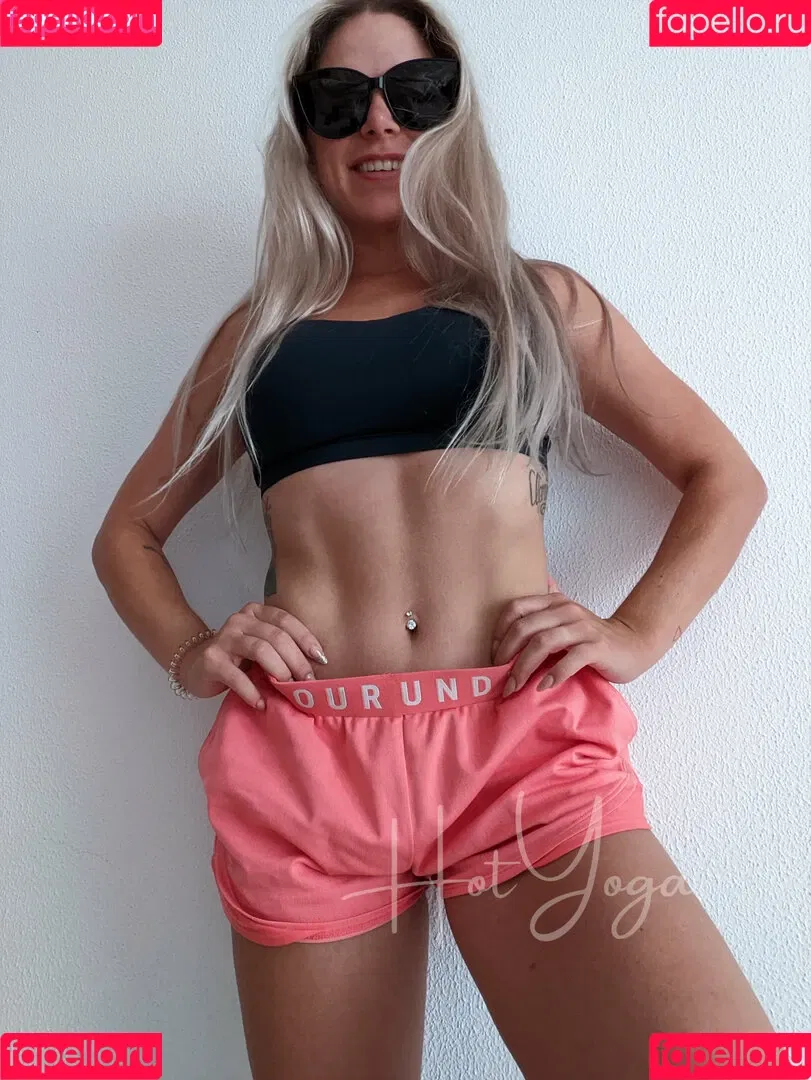 hot-yoga Onlyfans Photo Gallery 