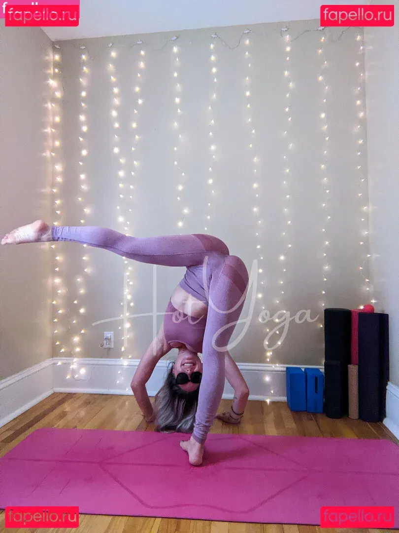 hot-yoga Onlyfans Photo Gallery 