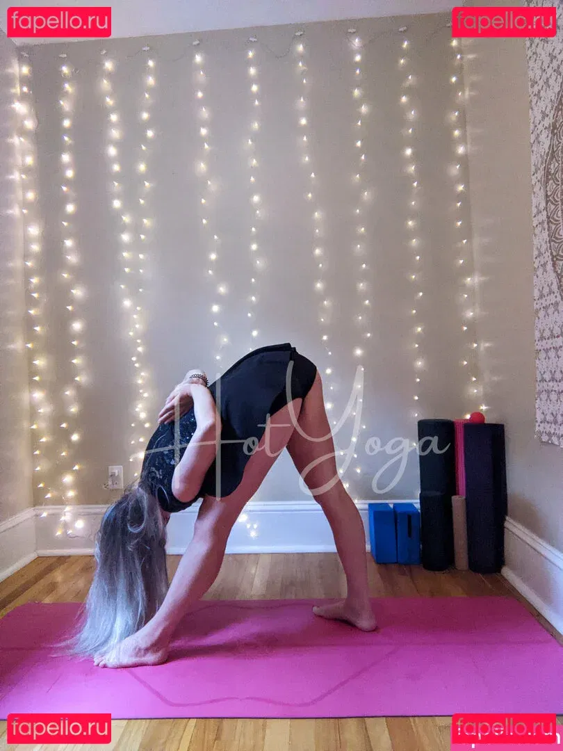 hot-yoga Onlyfans Photo Gallery 