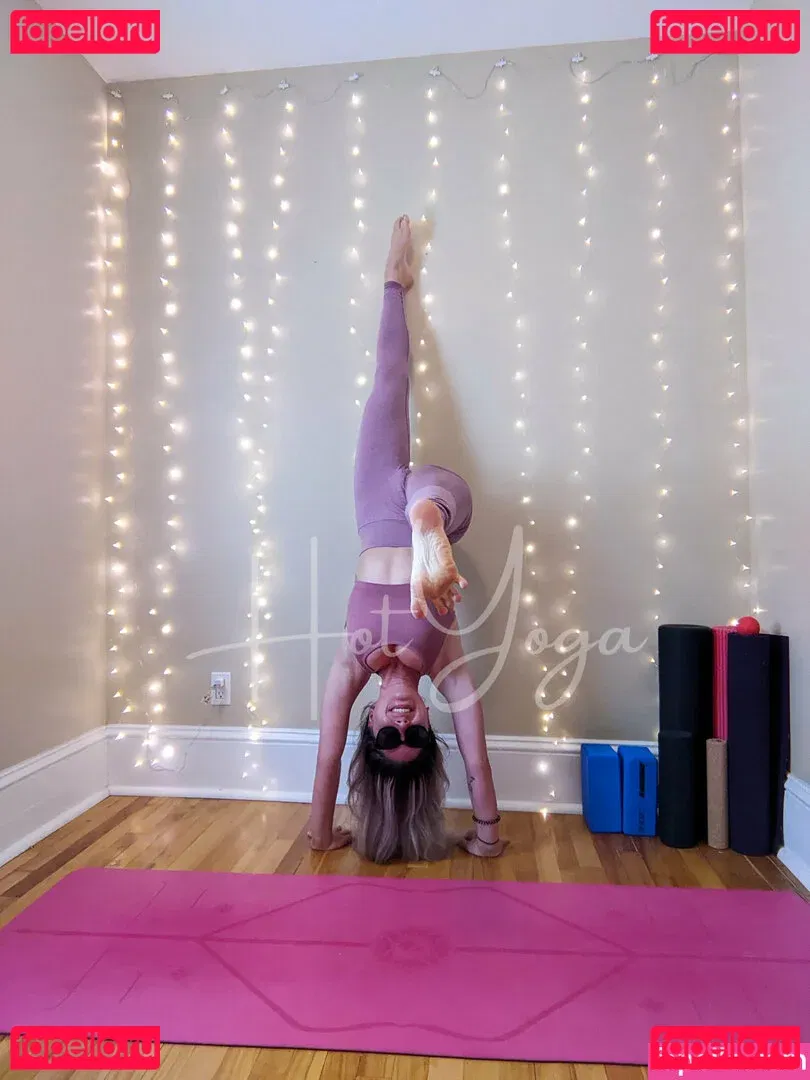 hot-yoga Onlyfans Photo Gallery 