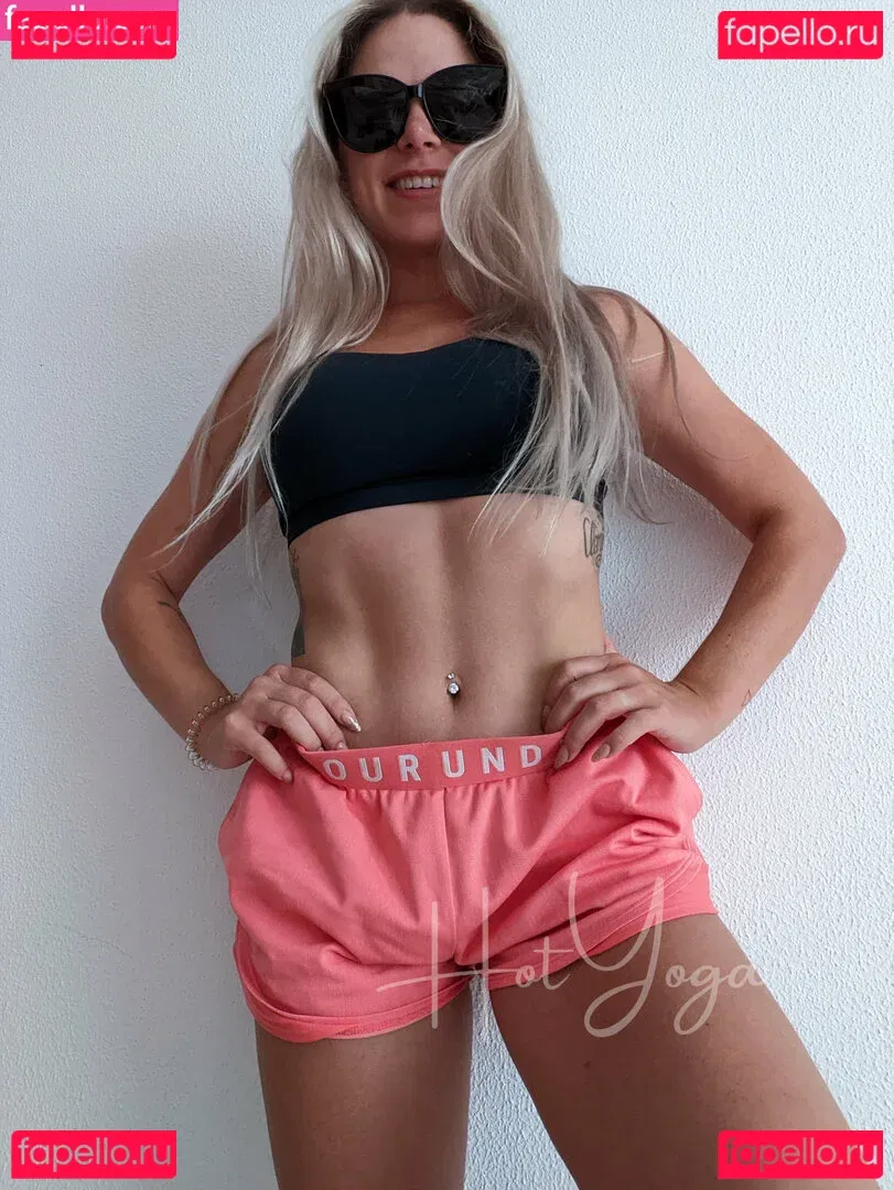 hot-yoga Onlyfans Photo Gallery 