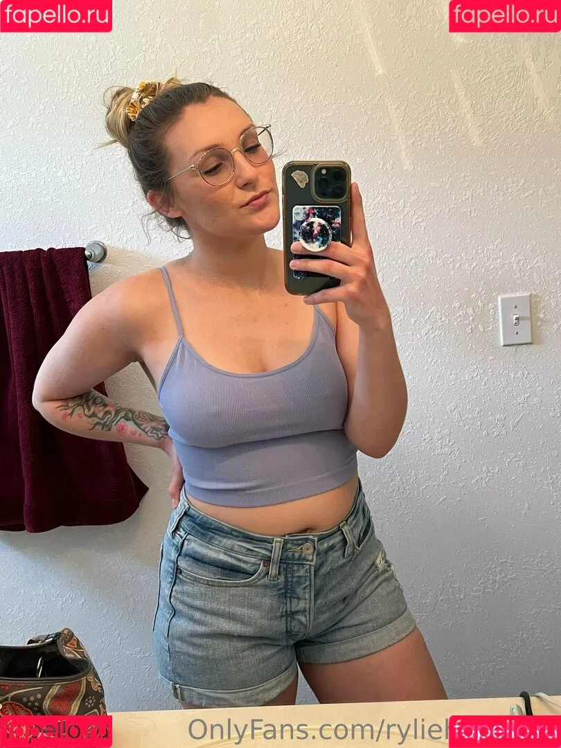 ryliehaze420 Onlyfans Photo Gallery 