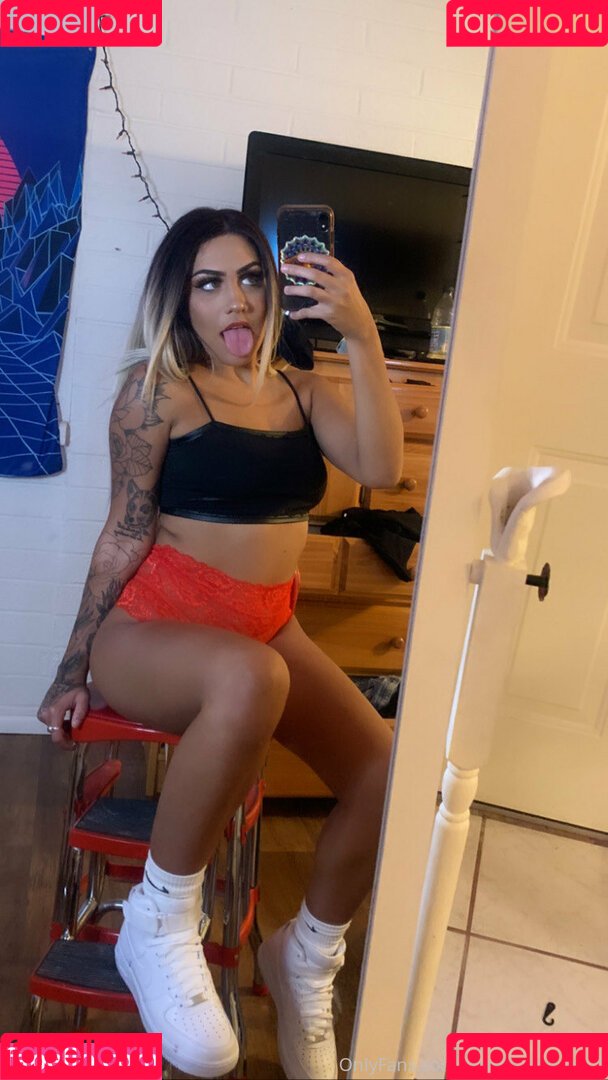 vixennadia Onlyfans Photo Gallery 