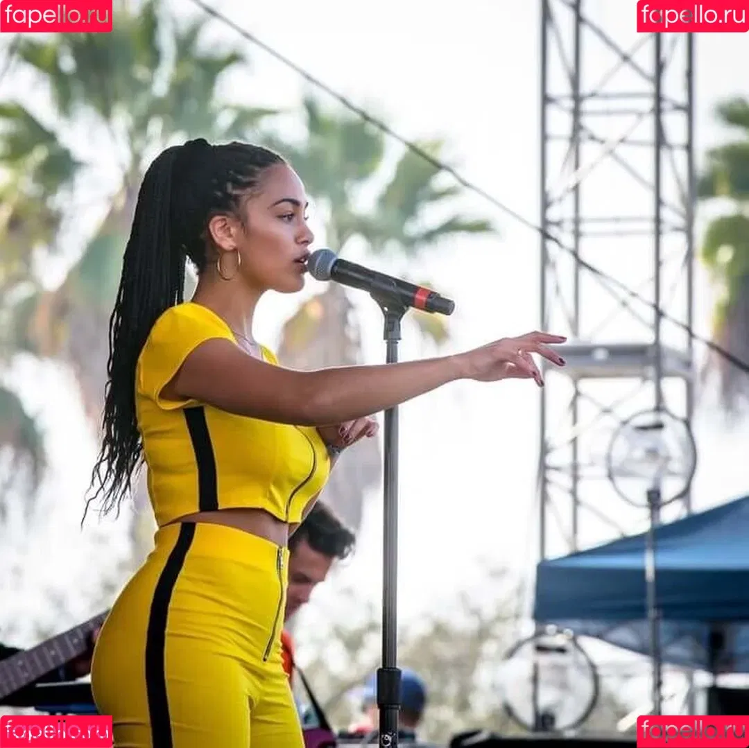 Jorja Smith Onlyfans Photo Gallery 