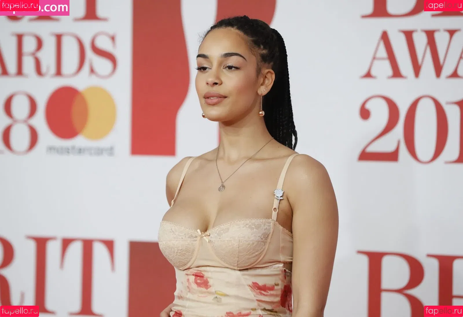 Jorja Smith Onlyfans Photo Gallery 