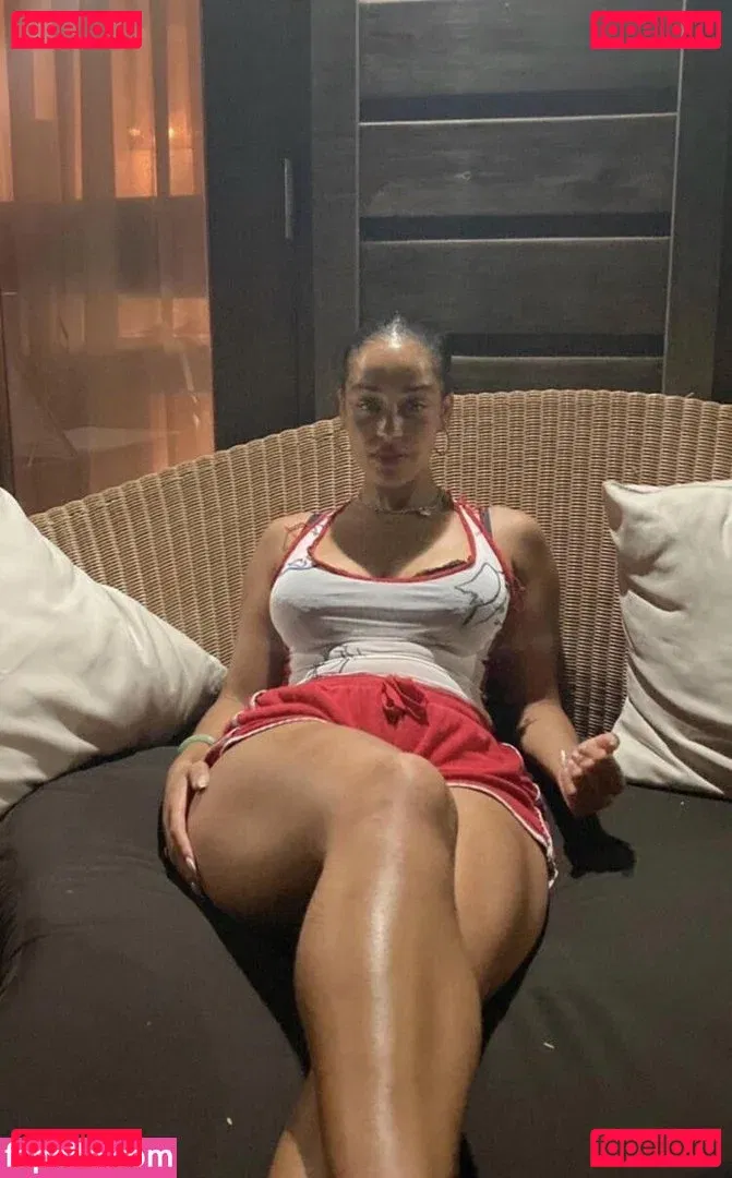 Jorja Smith Onlyfans Photo Gallery 