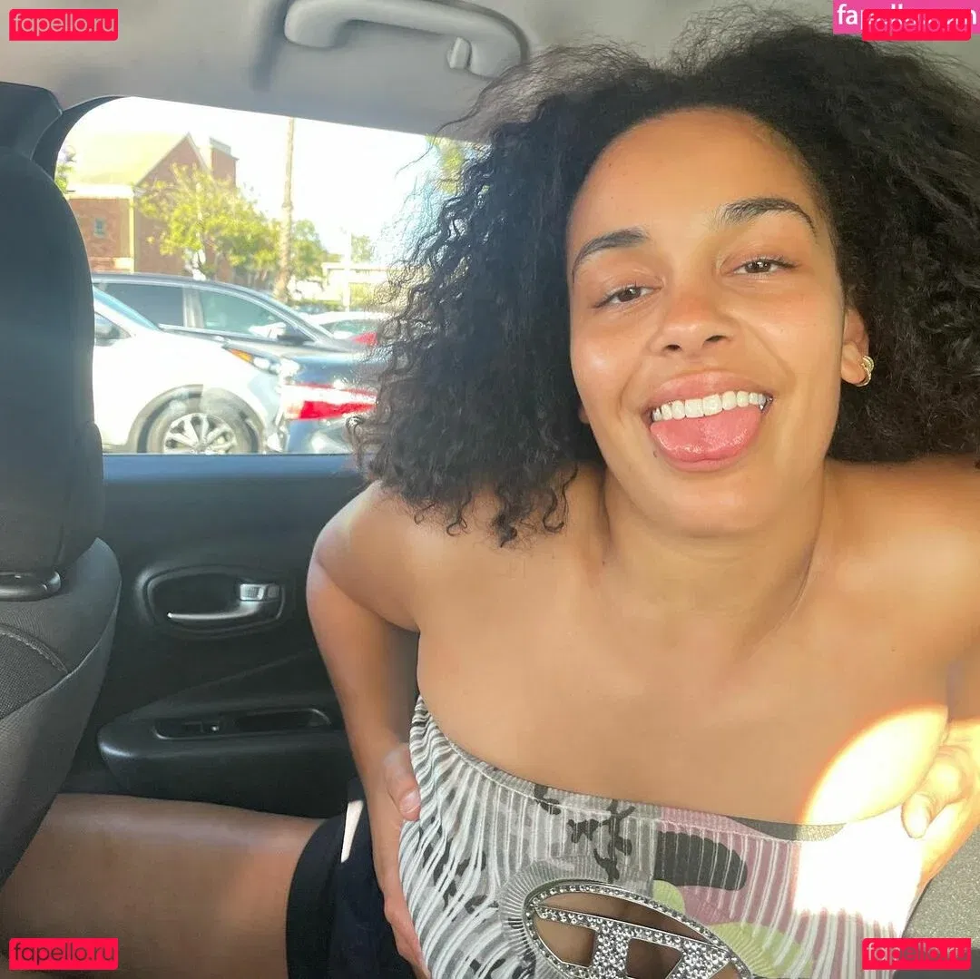 Jorja Smith Onlyfans Photo Gallery 