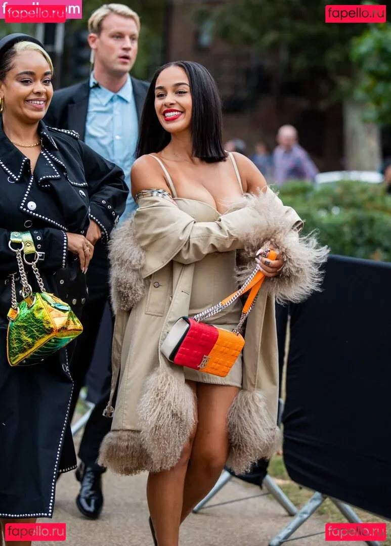 Jorja Smith Onlyfans Photo Gallery 