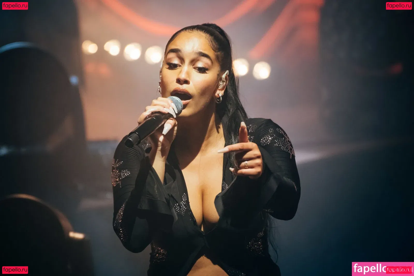 Jorja Smith Onlyfans Photo Gallery 